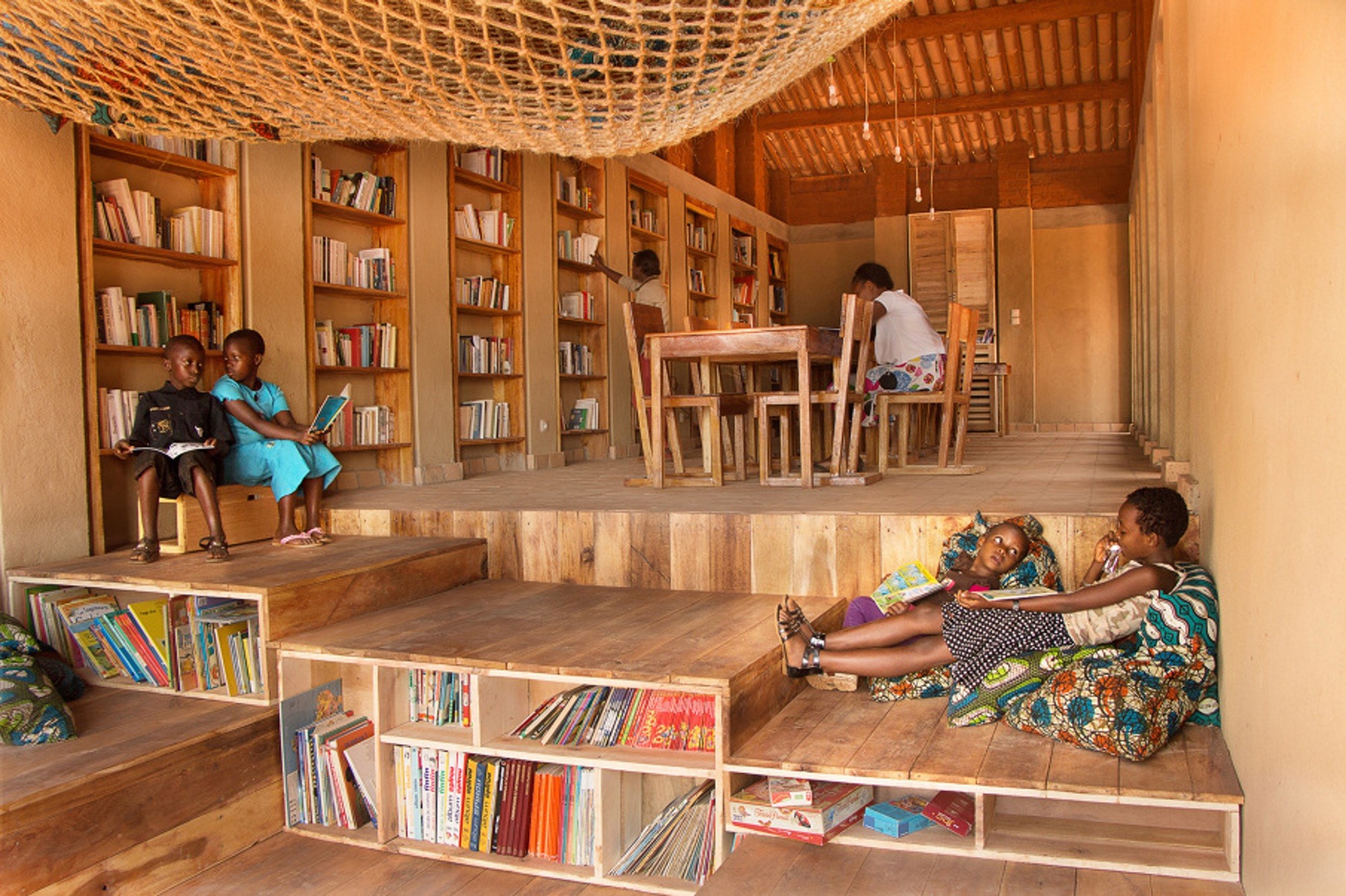 Kids library. Библиотечное пространство для детей. Современная детская библиотека. Идеи для библиотеки. Детская комната в библиотеке.